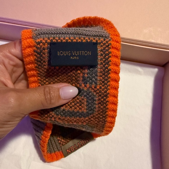 Louis Vuitton Grey & Orange “Louis” Knit Headband – Classic Collector Piece main image 4